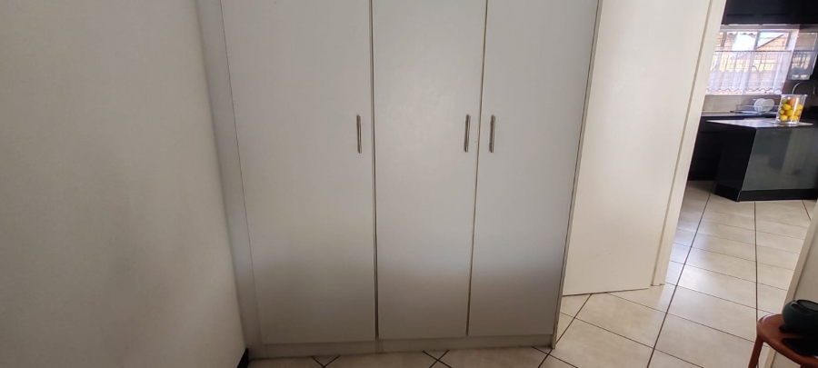 To Let 3 Bedroom Property for Rent in Cloverdene Gauteng