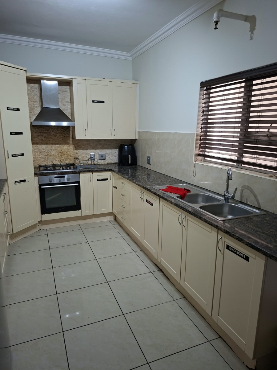 To Let 3 Bedroom Property for Rent in Greenstone Hill Gauteng