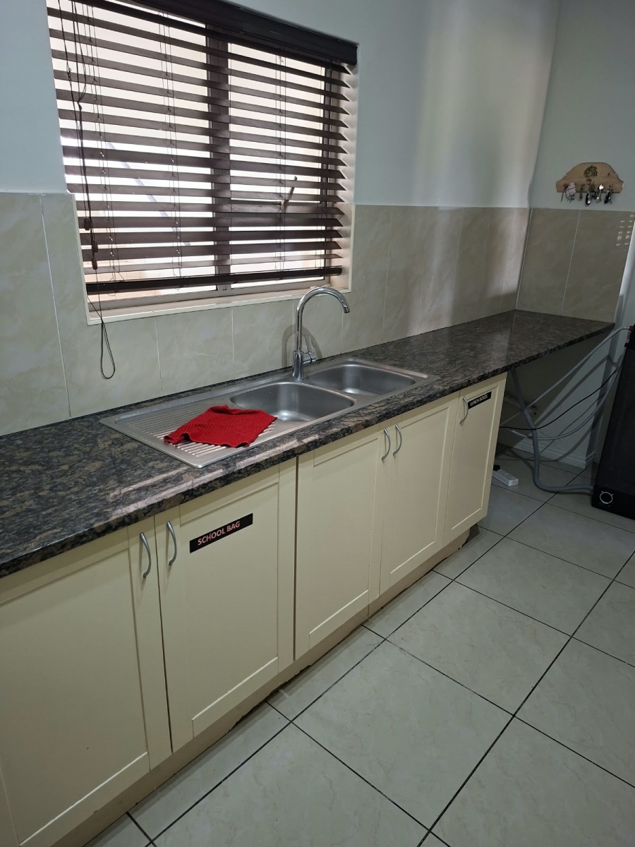 To Let 3 Bedroom Property for Rent in Greenstone Hill Gauteng