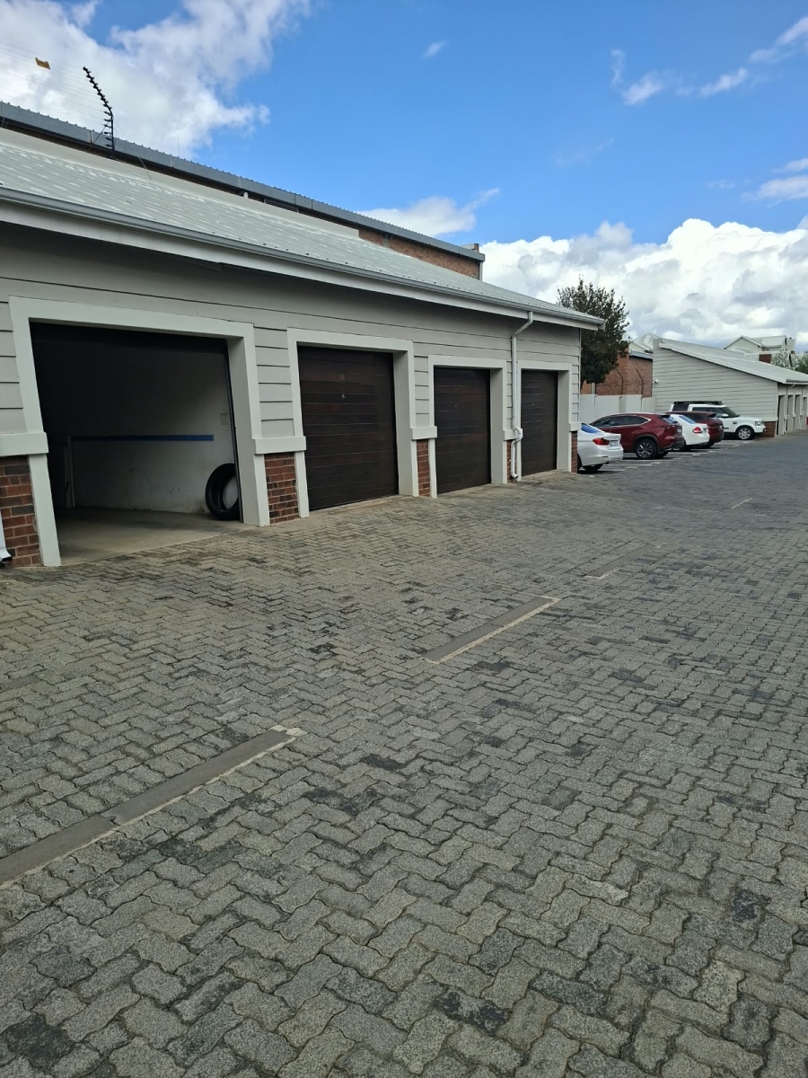 To Let 3 Bedroom Property for Rent in Greenstone Hill Gauteng