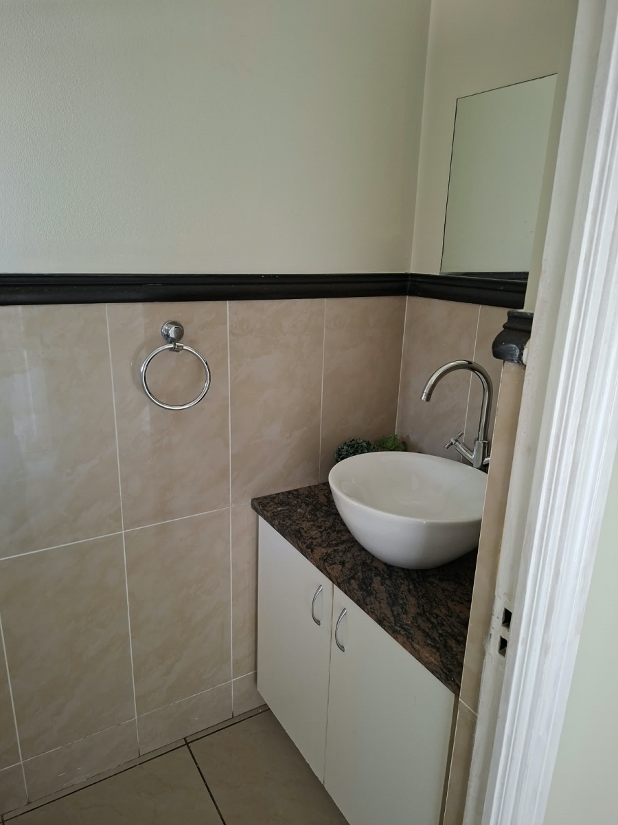 To Let 3 Bedroom Property for Rent in Greenstone Hill Gauteng