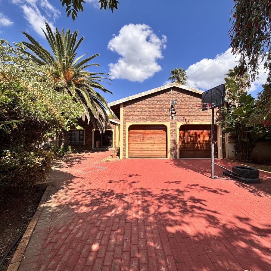 4 Bedroom Property for Sale in Greenhills Gauteng