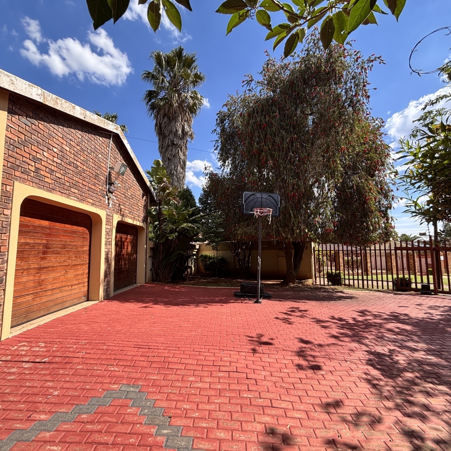 4 Bedroom Property for Sale in Greenhills Gauteng