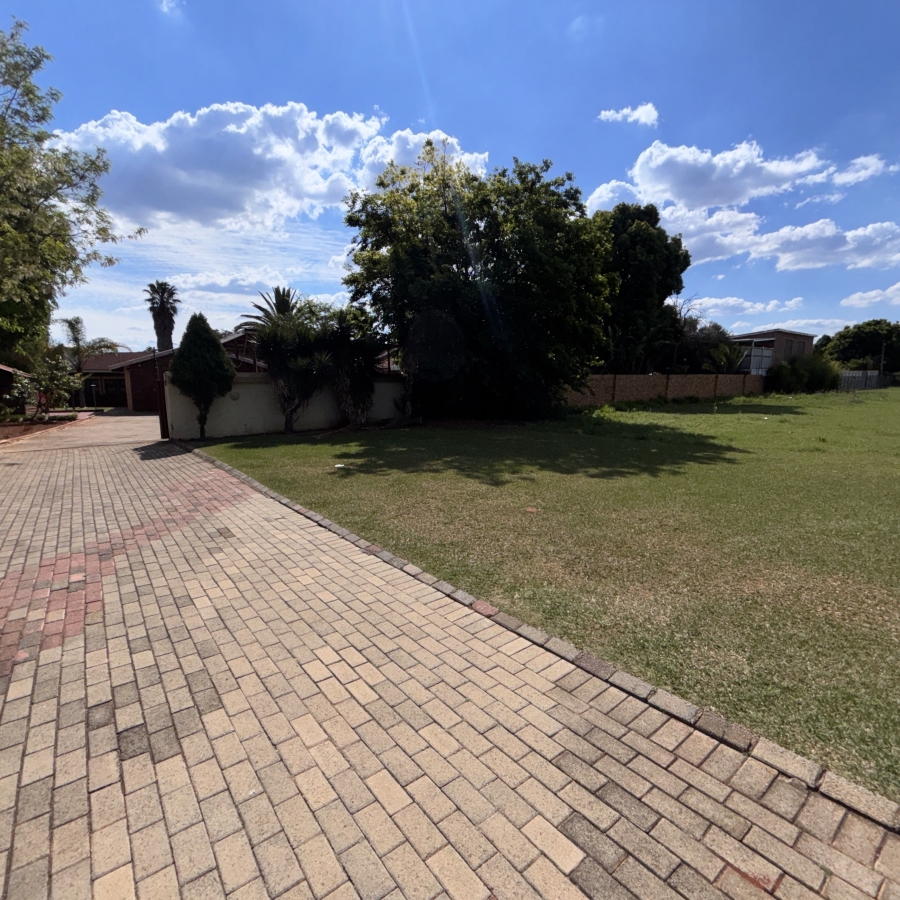 4 Bedroom Property for Sale in Greenhills Gauteng