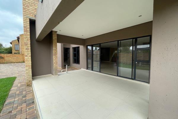 To Let 3 Bedroom Property for Rent in Lakefield Gauteng