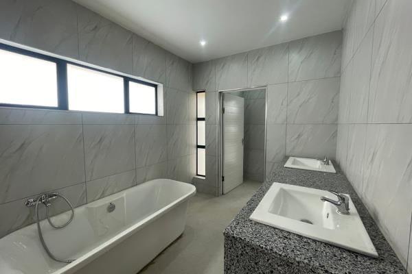 To Let 3 Bedroom Property for Rent in Lakefield Gauteng