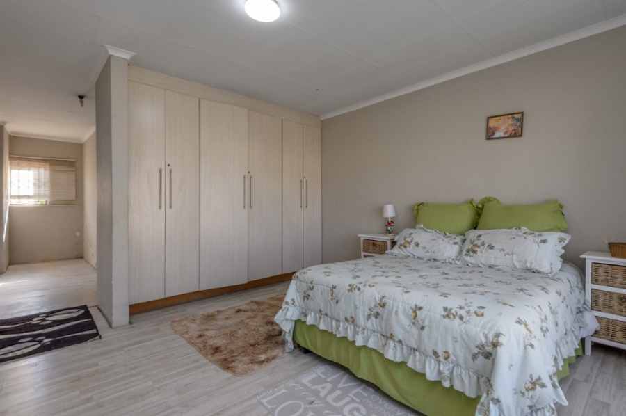3 Bedroom Property for Sale in Windmill Park Gauteng
