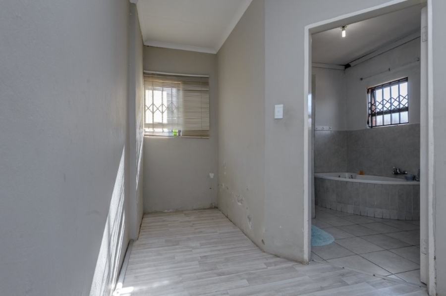 3 Bedroom Property for Sale in Windmill Park Gauteng