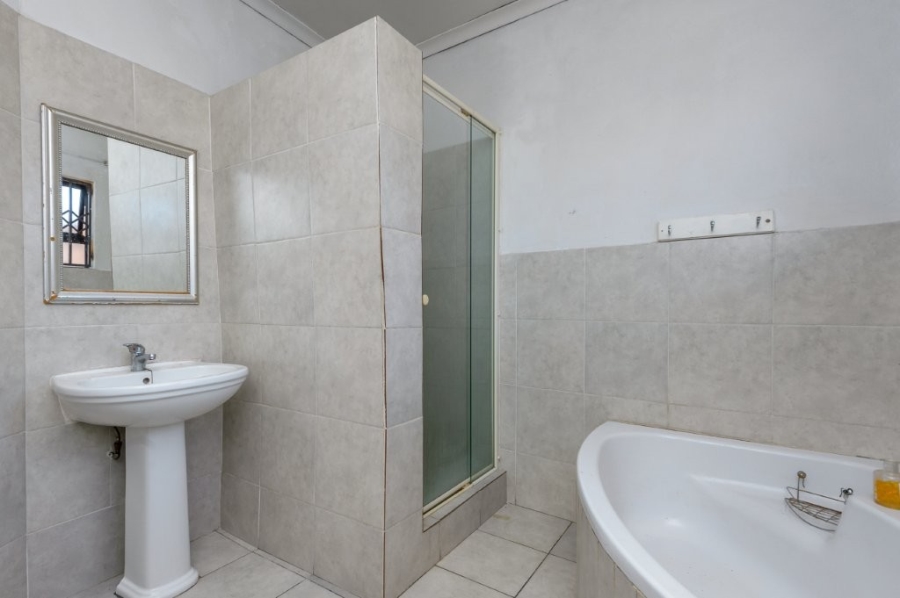 3 Bedroom Property for Sale in Windmill Park Gauteng