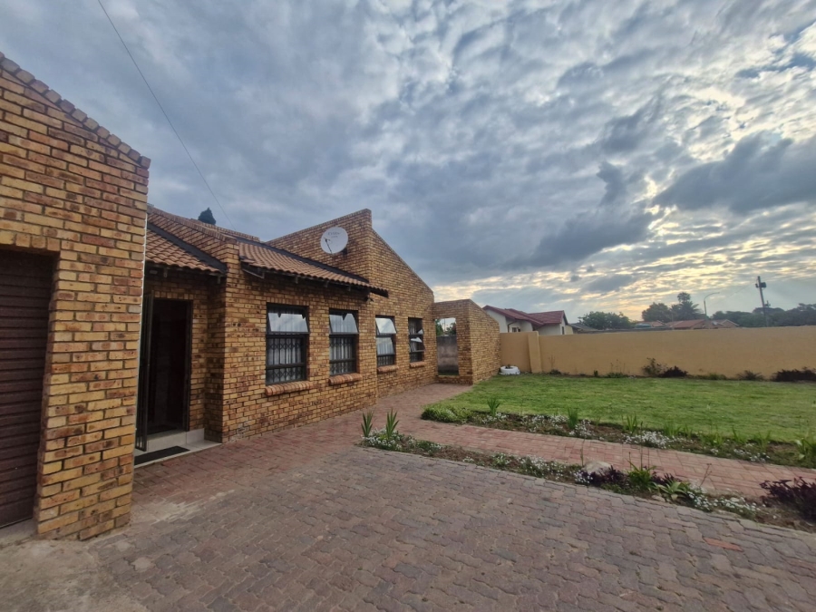 3 Bedroom Property for Sale in Windmill Park Gauteng