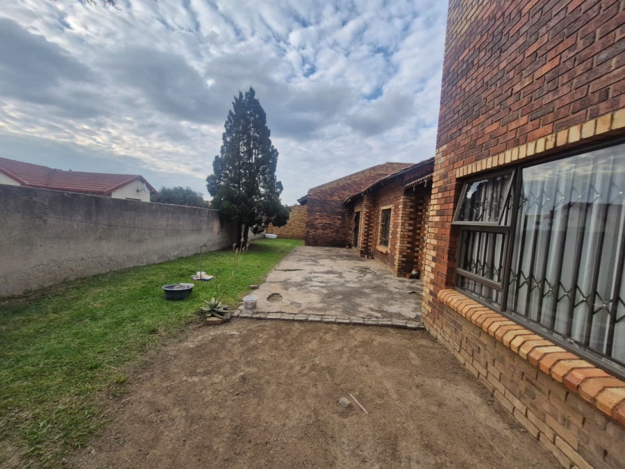 3 Bedroom Property for Sale in Windmill Park Gauteng