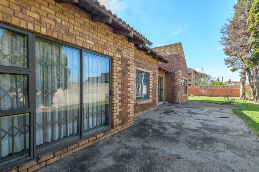 3 Bedroom Property for Sale in Windmill Park Gauteng
