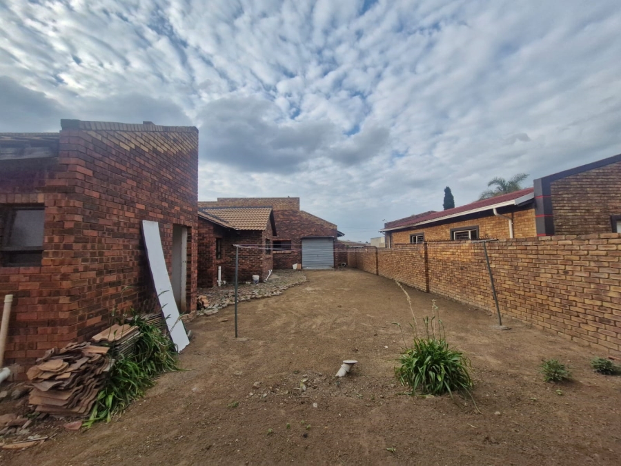 3 Bedroom Property for Sale in Windmill Park Gauteng