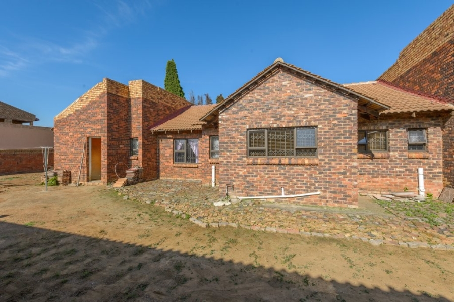 3 Bedroom Property for Sale in Windmill Park Gauteng