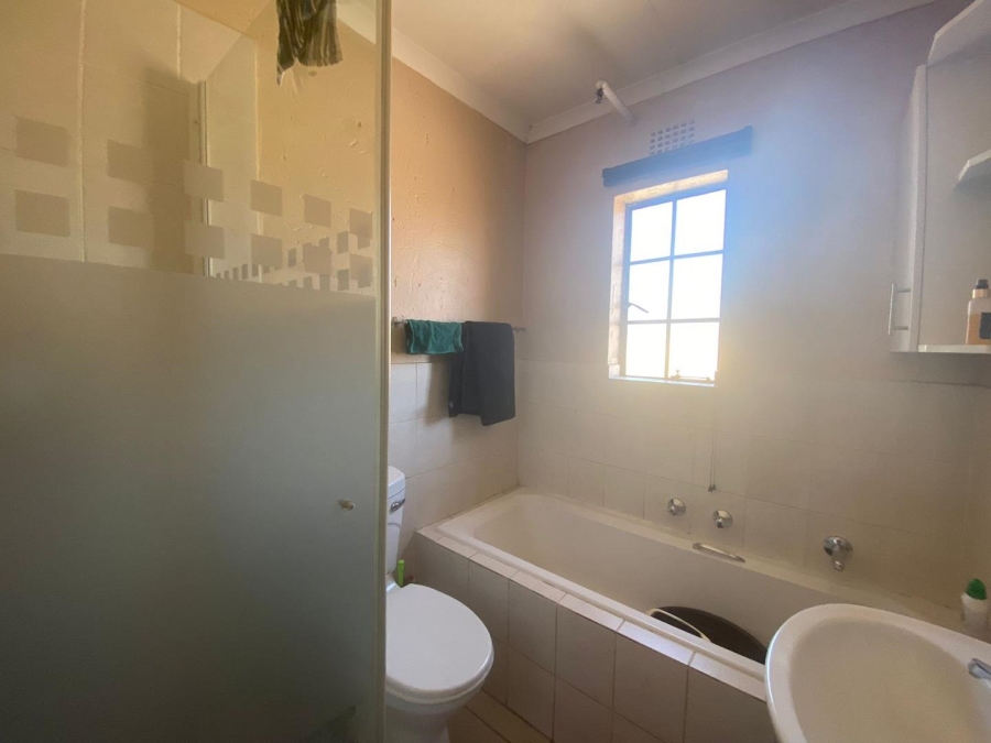 To Let 2 Bedroom Property for Rent in Chloorkop Gauteng
