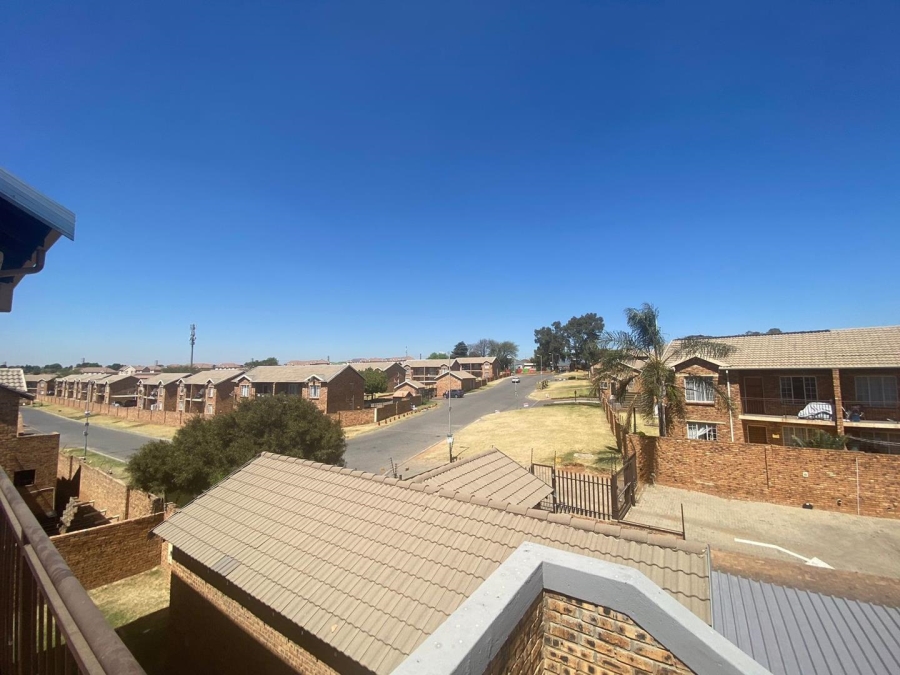To Let 2 Bedroom Property for Rent in Chloorkop Gauteng
