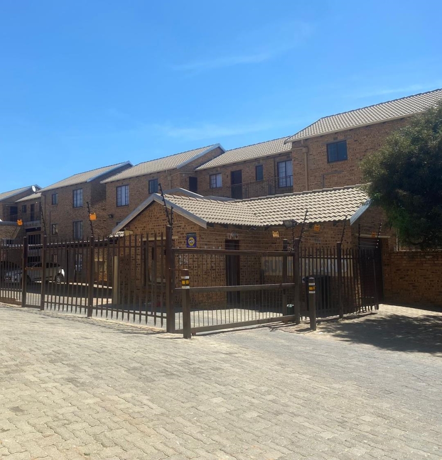 To Let 2 Bedroom Property for Rent in Chloorkop Gauteng