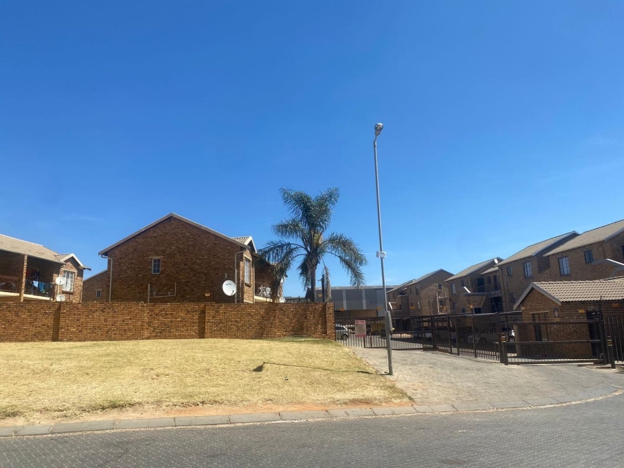 To Let 2 Bedroom Property for Rent in Chloorkop Gauteng