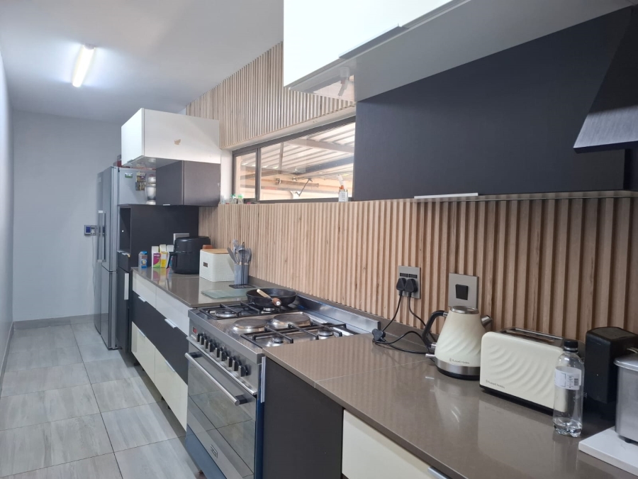 4 Bedroom Property for Sale in Mackenzie Park Gauteng