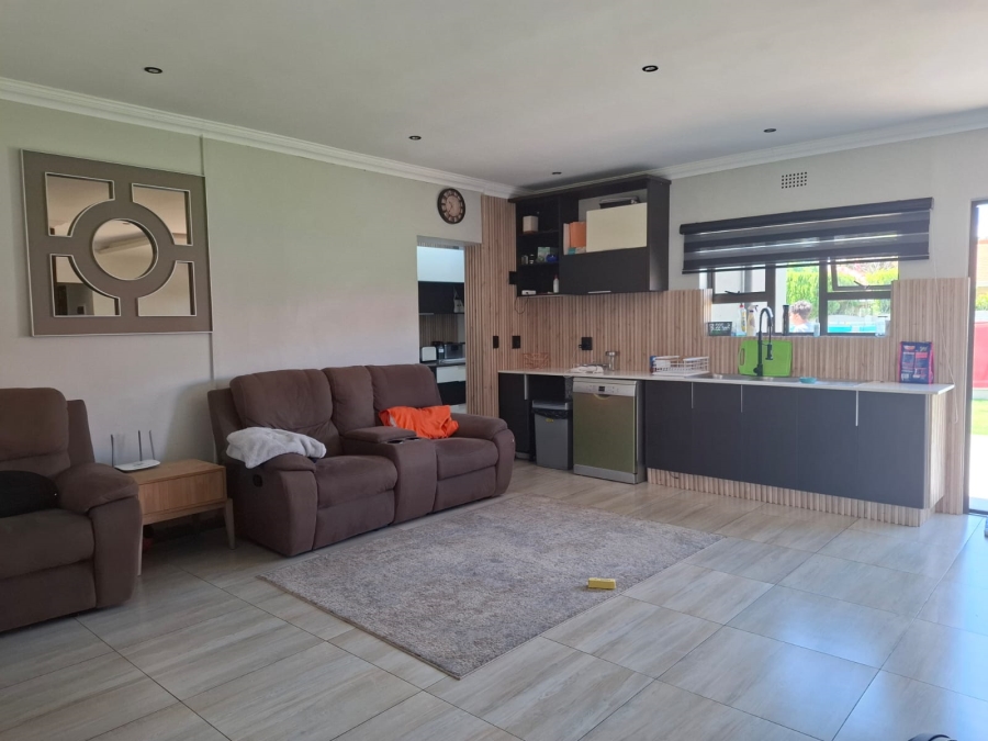 4 Bedroom Property for Sale in Mackenzie Park Gauteng