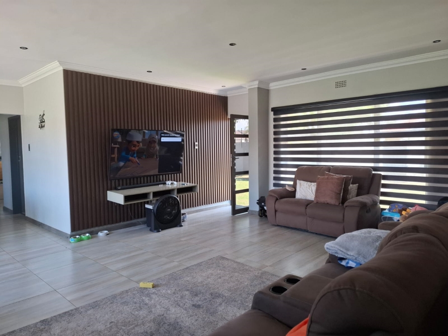 4 Bedroom Property for Sale in Mackenzie Park Gauteng