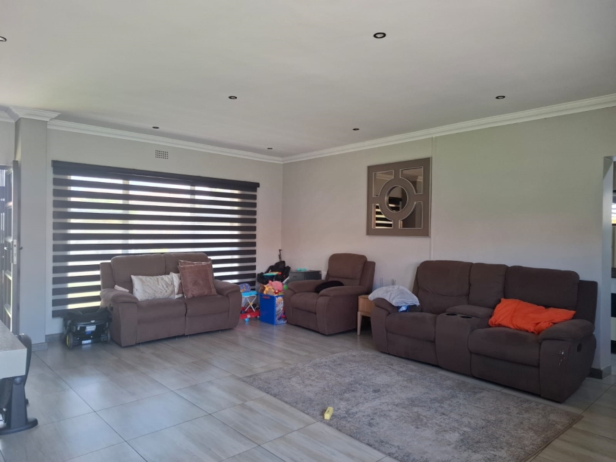 4 Bedroom Property for Sale in Mackenzie Park Gauteng