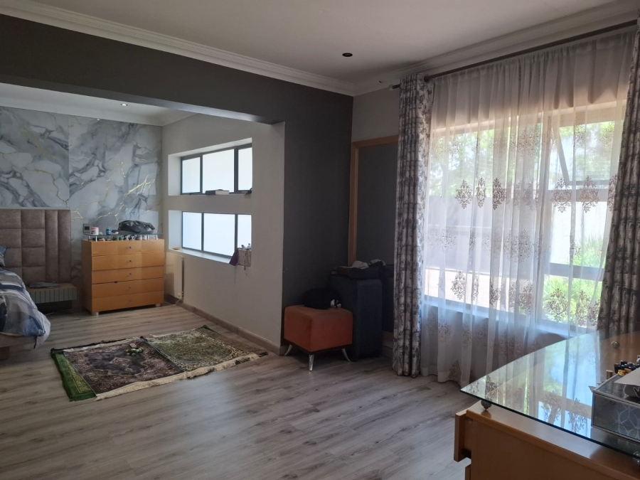 4 Bedroom Property for Sale in Mackenzie Park Gauteng