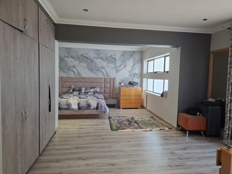 4 Bedroom Property for Sale in Mackenzie Park Gauteng