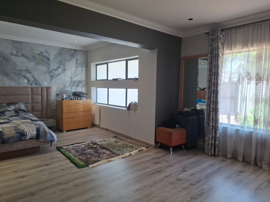 4 Bedroom Property for Sale in Mackenzie Park Gauteng