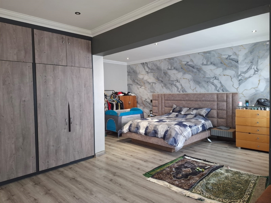 4 Bedroom Property for Sale in Mackenzie Park Gauteng