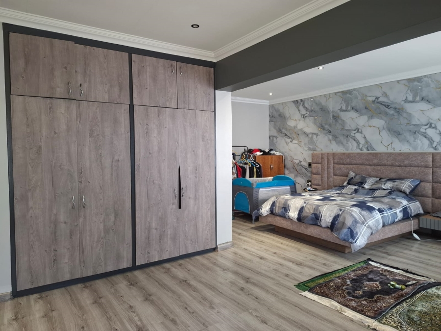 4 Bedroom Property for Sale in Mackenzie Park Gauteng