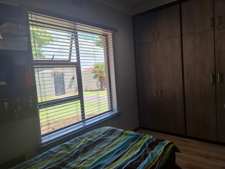 4 Bedroom Property for Sale in Mackenzie Park Gauteng