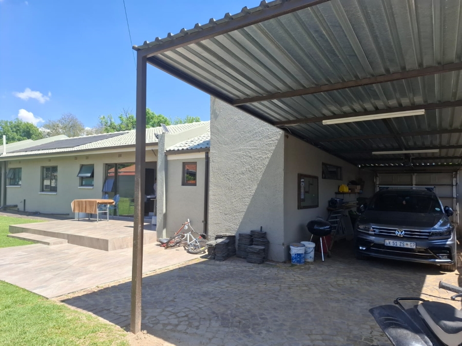 4 Bedroom Property for Sale in Mackenzie Park Gauteng