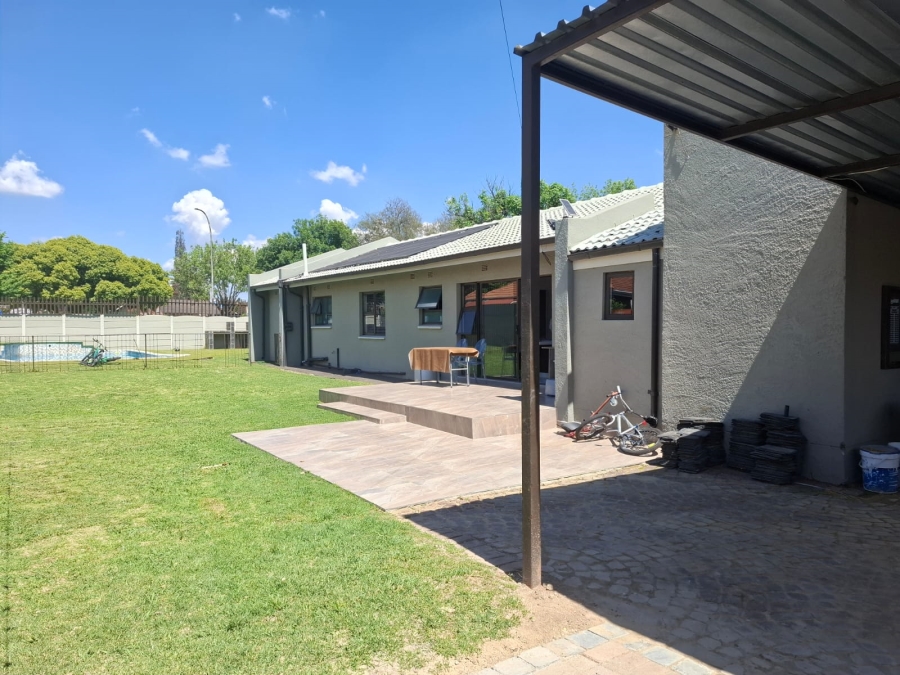 4 Bedroom Property for Sale in Mackenzie Park Gauteng