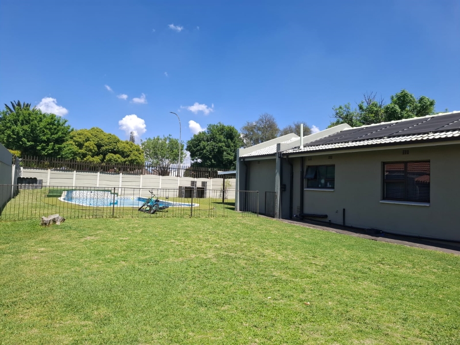 4 Bedroom Property for Sale in Mackenzie Park Gauteng