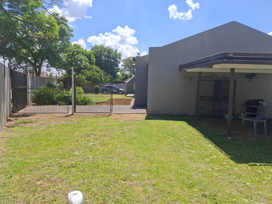 4 Bedroom Property for Sale in Mackenzie Park Gauteng