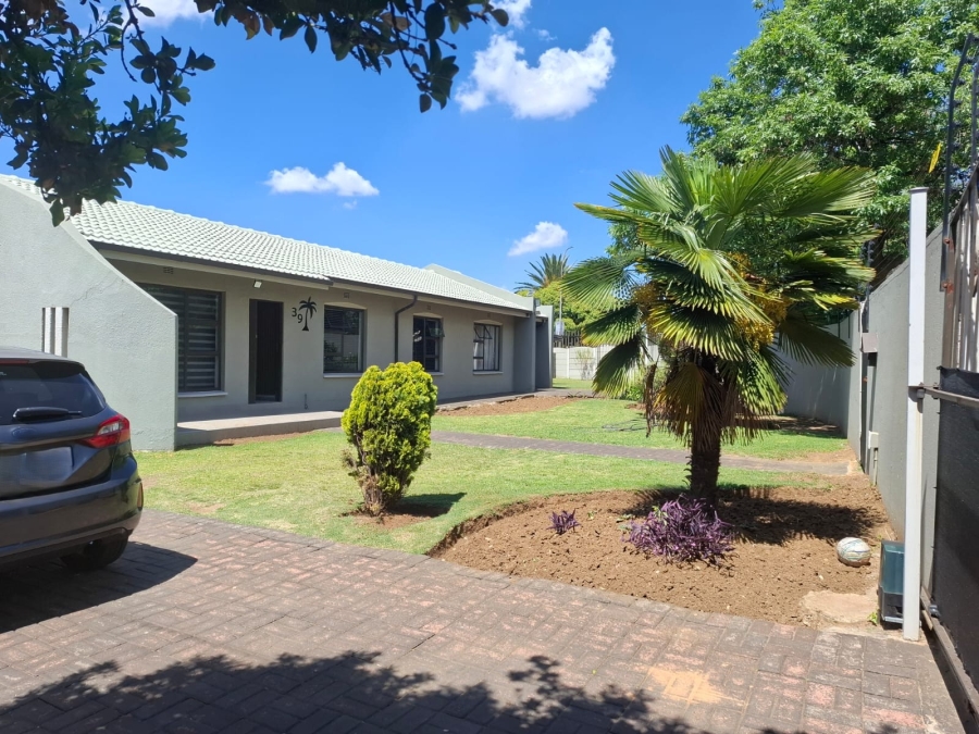 4 Bedroom Property for Sale in Mackenzie Park Gauteng