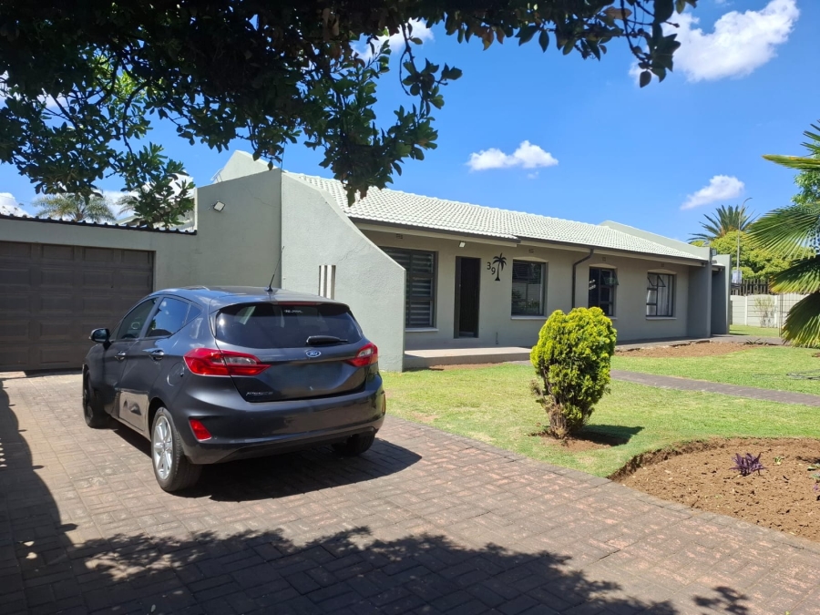4 Bedroom Property for Sale in Mackenzie Park Gauteng