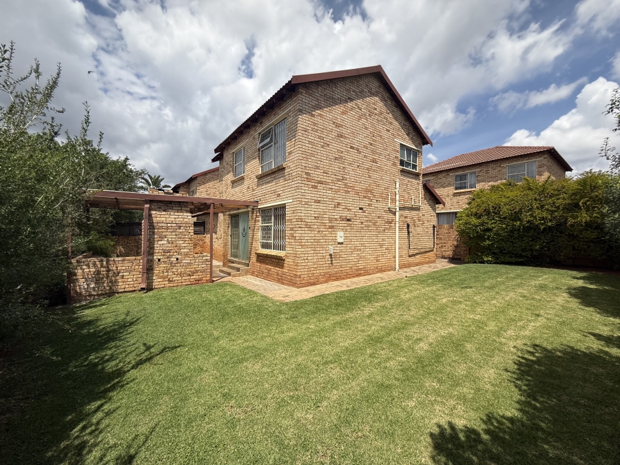To Let 3 Bedroom Property for Rent in Allens Nek Gauteng