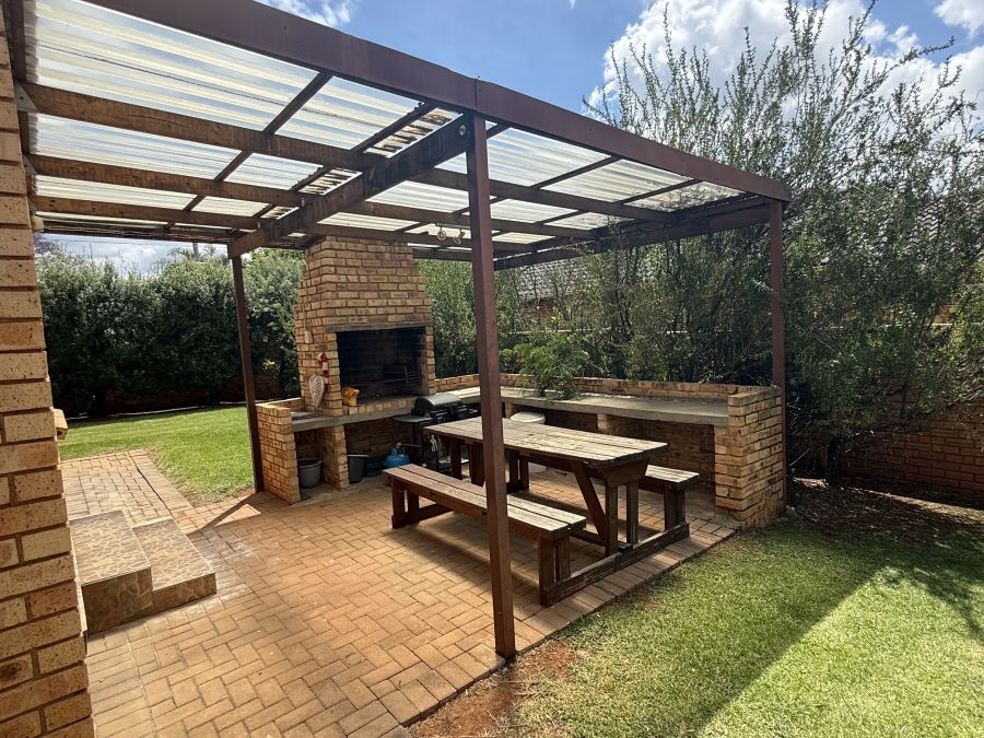 To Let 3 Bedroom Property for Rent in Allens Nek Gauteng
