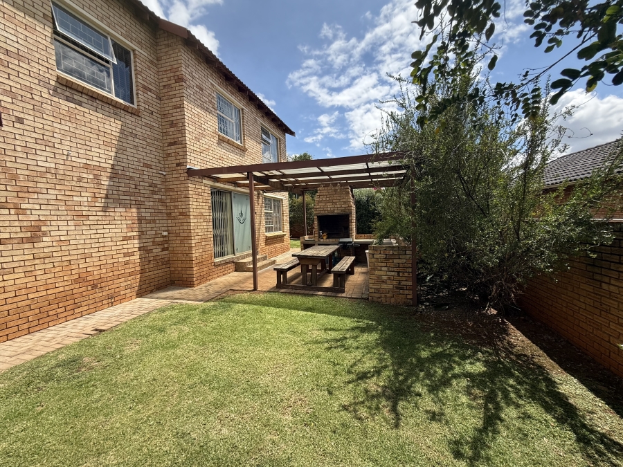 To Let 3 Bedroom Property for Rent in Allens Nek Gauteng