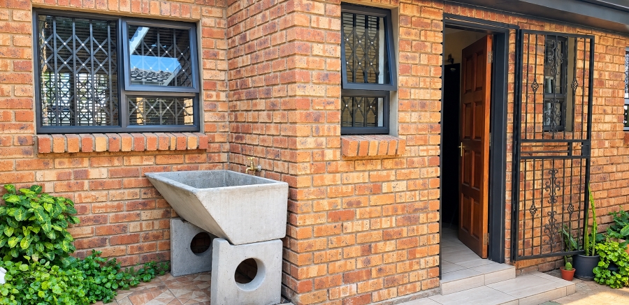 3 Bedroom Property for Sale in Crystal Park Gauteng