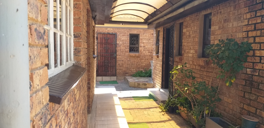 3 Bedroom Property for Sale in Crystal Park Gauteng