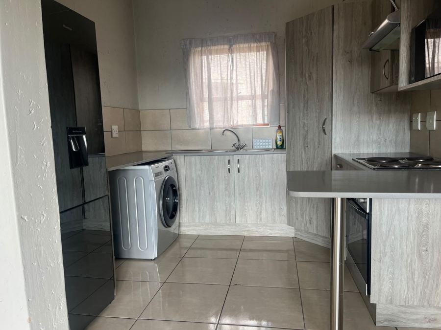 To Let 2 Bedroom Property for Rent in Douglasdale Gauteng