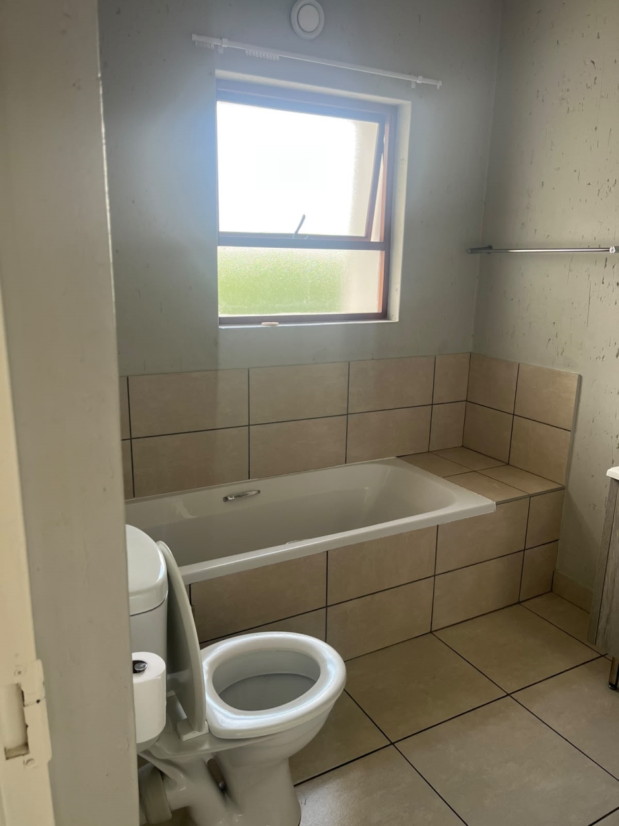 To Let 2 Bedroom Property for Rent in Douglasdale Gauteng