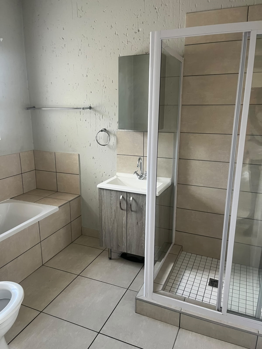 To Let 2 Bedroom Property for Rent in Douglasdale Gauteng