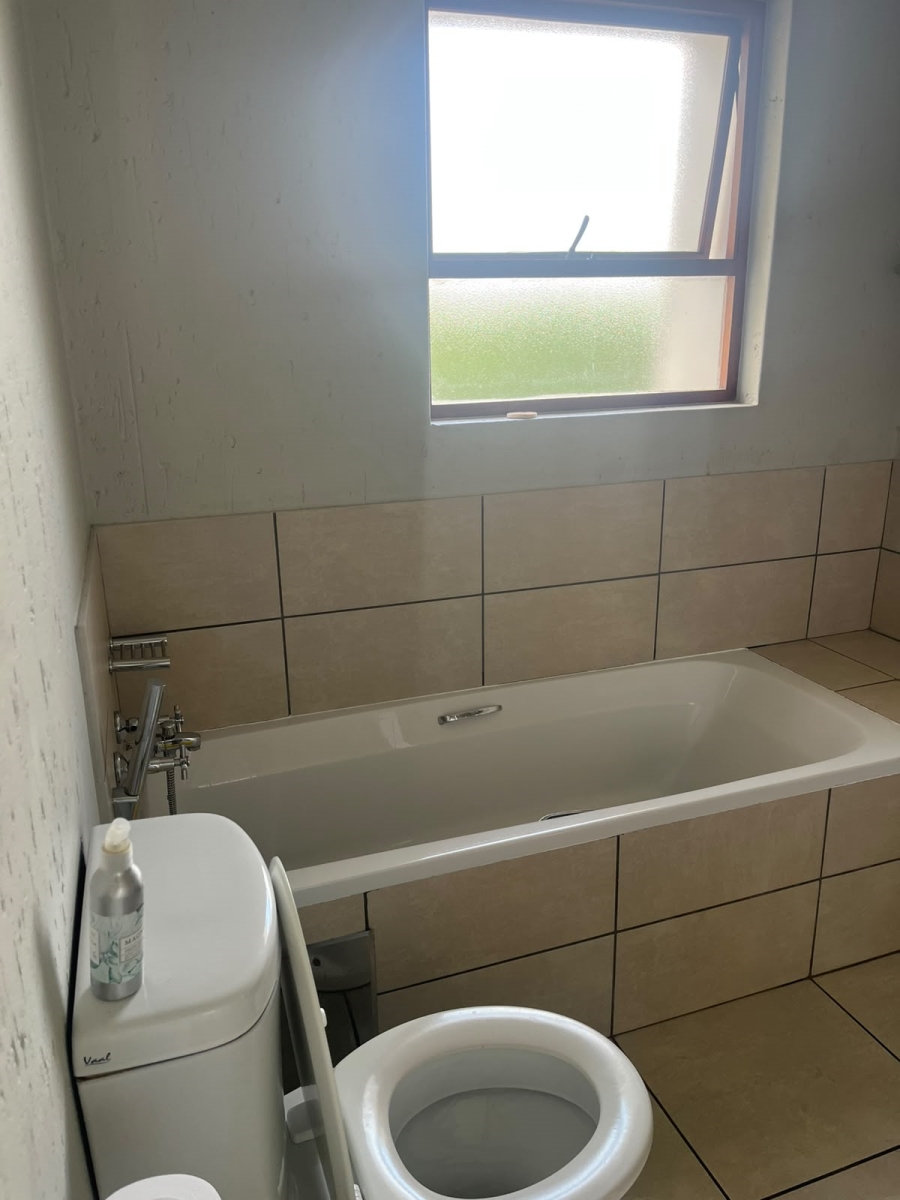 To Let 2 Bedroom Property for Rent in Douglasdale Gauteng