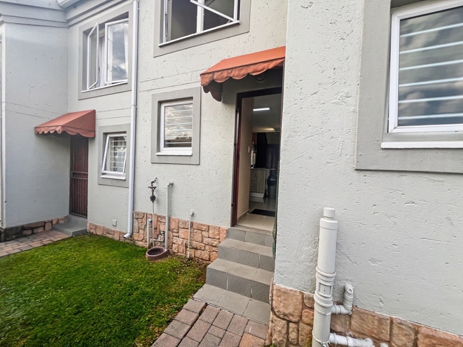 To Let 2 Bedroom Property for Rent in Sunninghill Gauteng