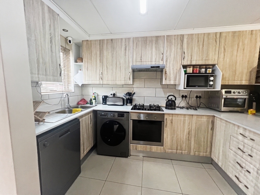 To Let 2 Bedroom Property for Rent in Sunninghill Gauteng