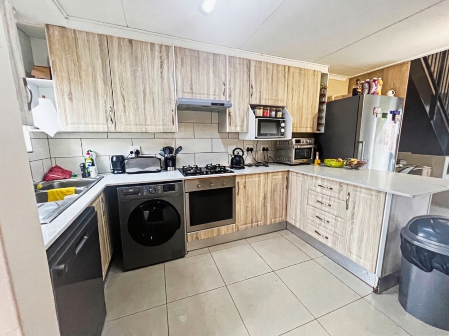 To Let 2 Bedroom Property for Rent in Sunninghill Gauteng